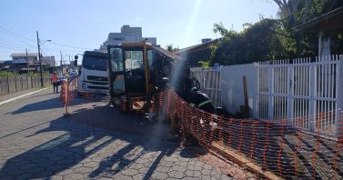 Frentes de trabalho da Águas de Bombinhas avançam com obras de esgotamento sanitário em diferentes ruas