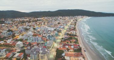Encontro Afluentes reúne comunidade e profissionais da Águas de Bombinhas em apresentação sobre obras do esgotamento sanitário