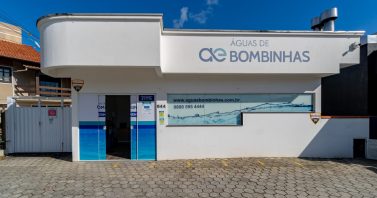 Moradores de Bombinhas podem regularizar dívidas de água e esgoto com até 80% de desconto até dia 27 de março